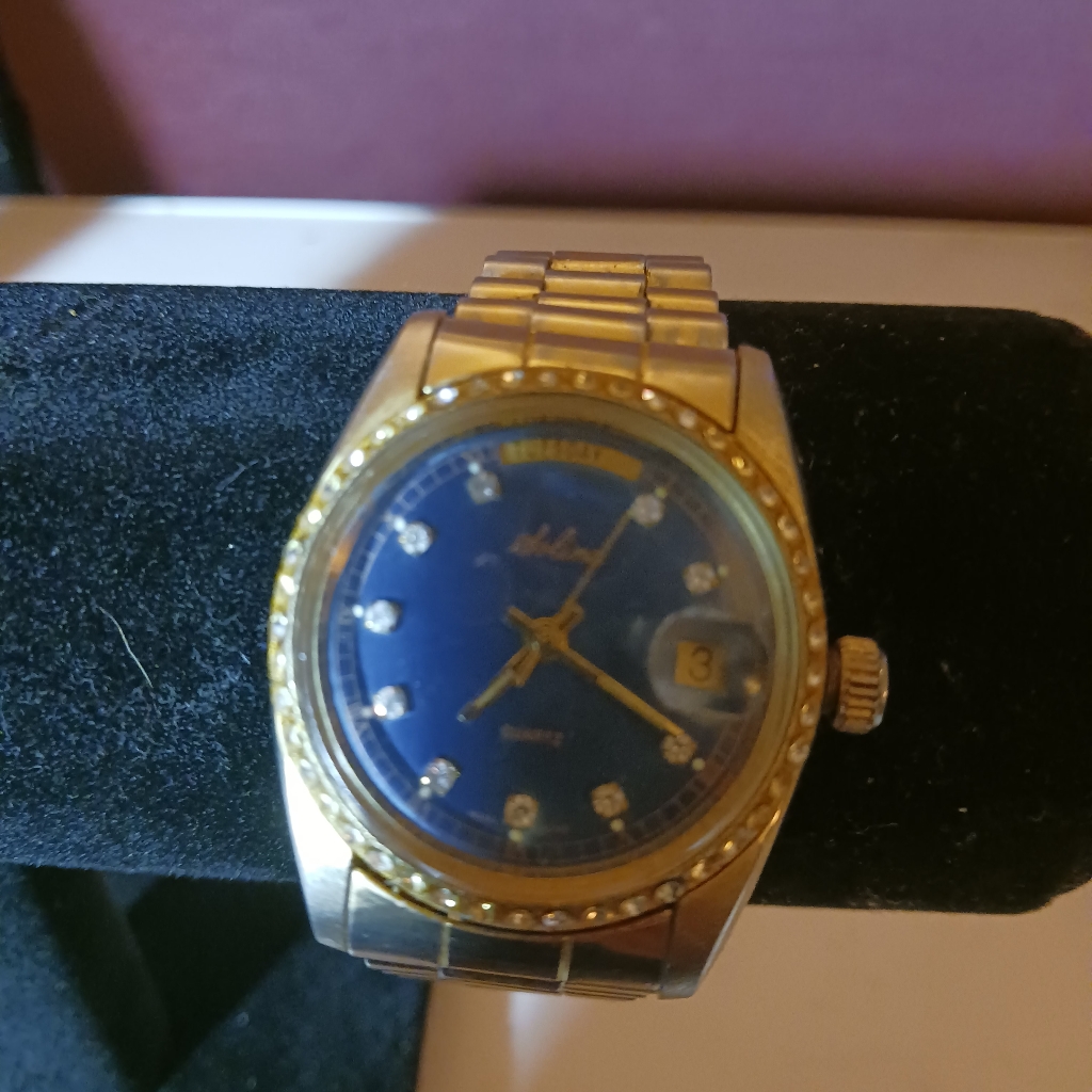 Vintage-style men's watch photographed for a marketplace product listing